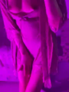 某站女主播，外带三个10分钟视频！